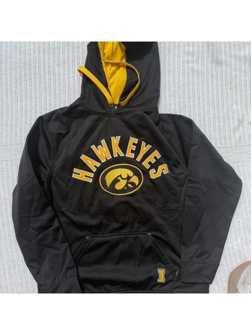 Colosseum Hawkeyes Black and Yellow Hoodie Sweatshirt Medium